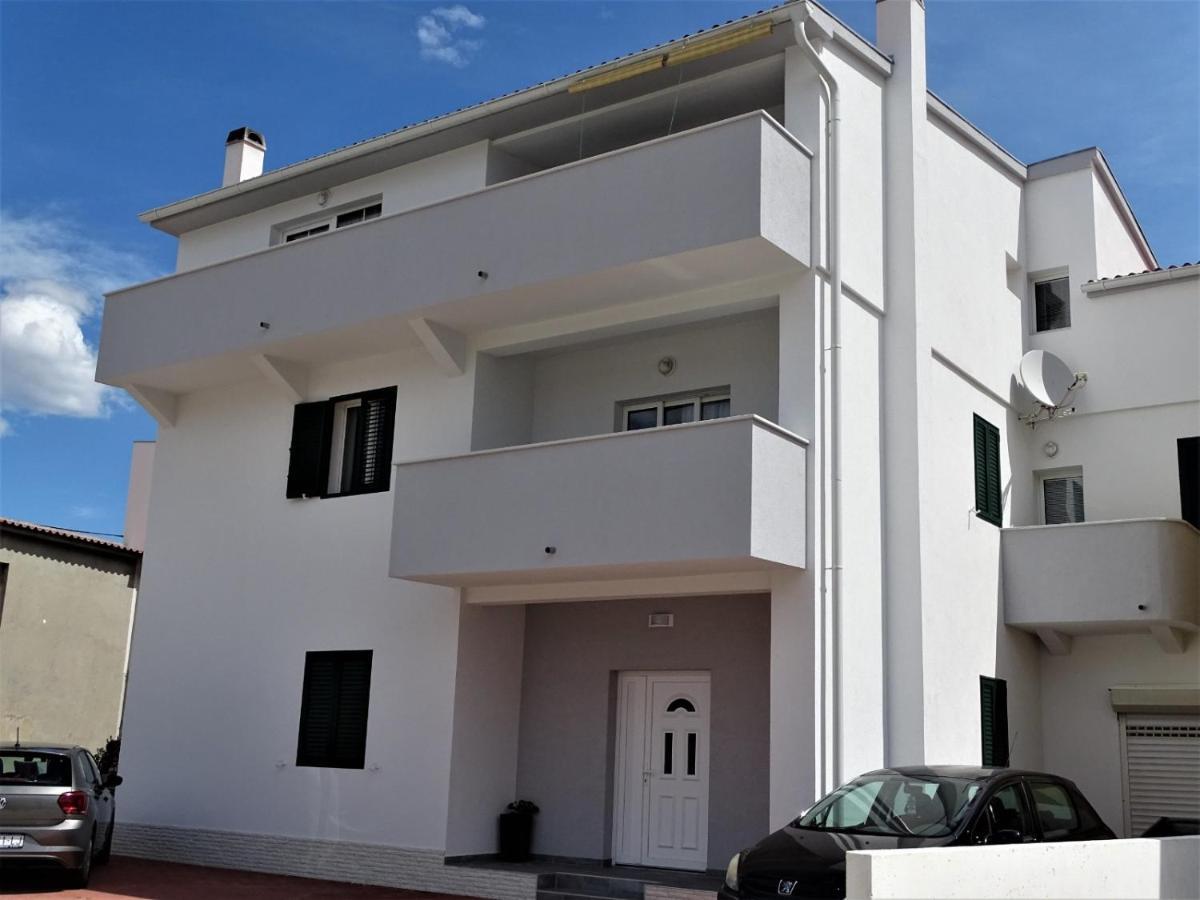 Apartments By The Sea Pag - 16100 Pag Town Exterior foto